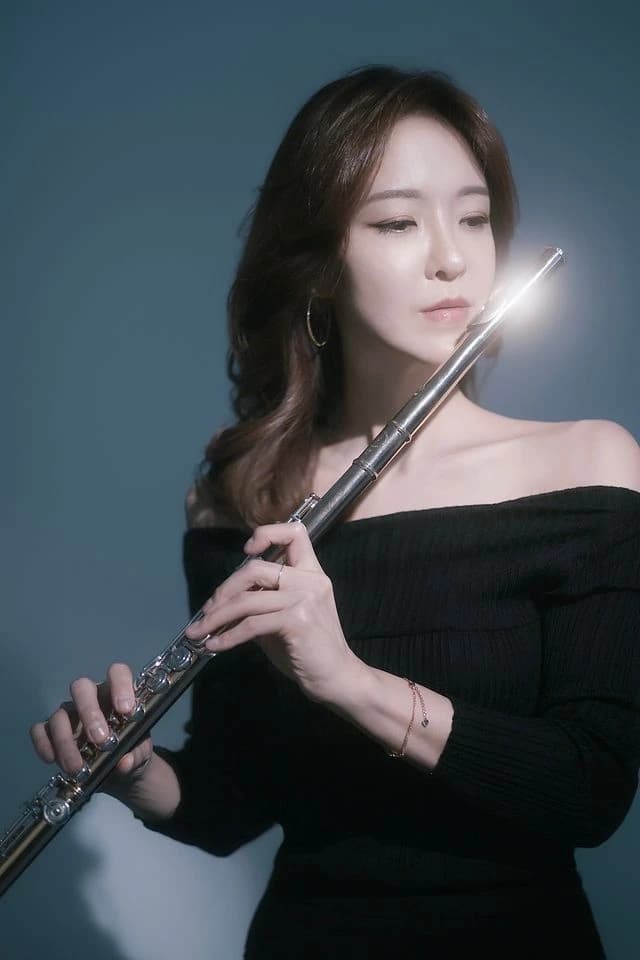 Jasmine Choi — studio portrait